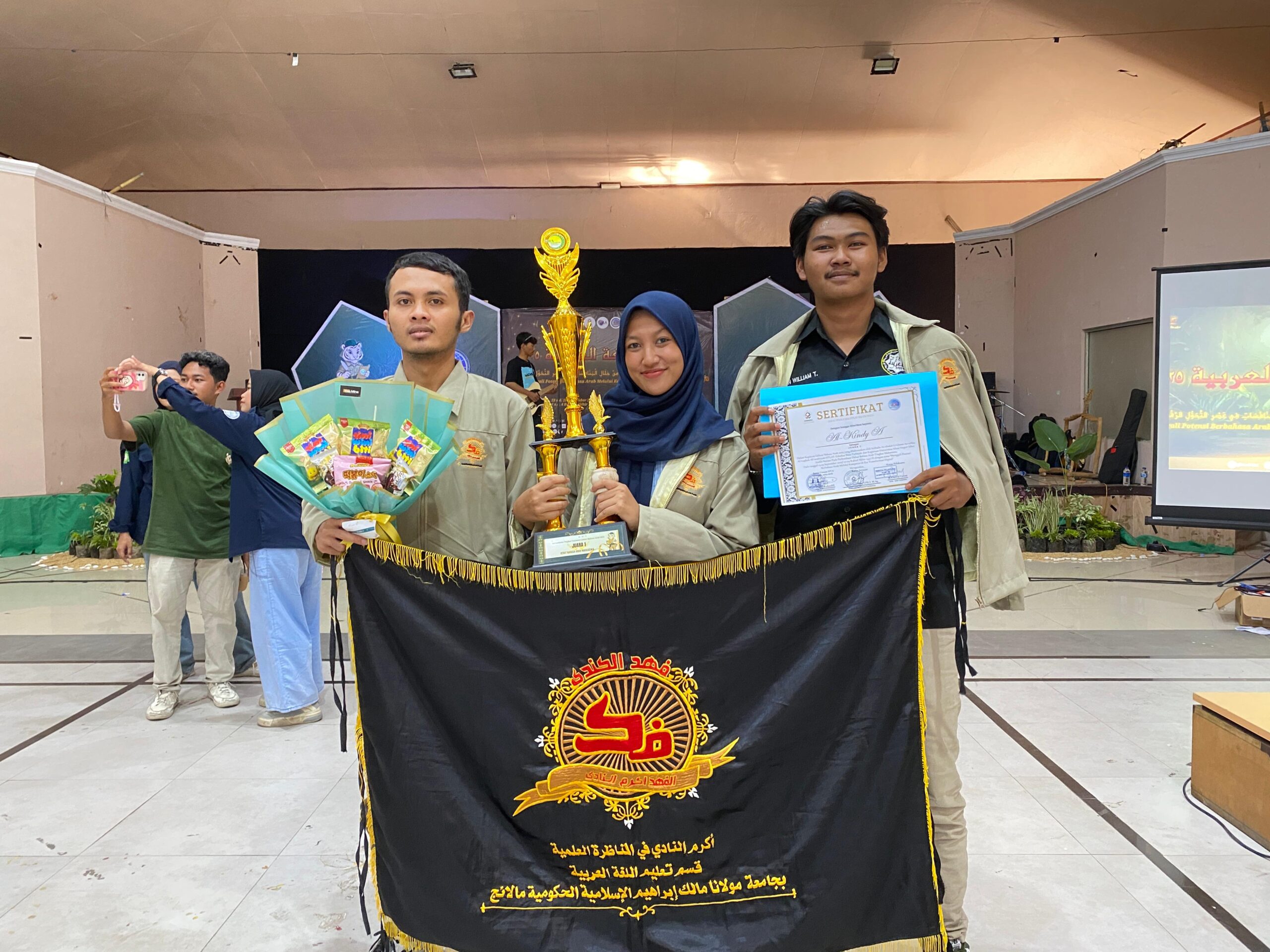Tampil Memukau, Tim Debat Bahasa Arab PBA UIN Malang Raih Juara I ...
